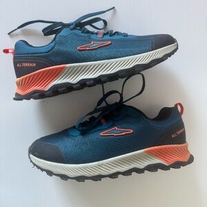 Avia Kids Hiking All Terrain Shoes in Size 5 Big Kids